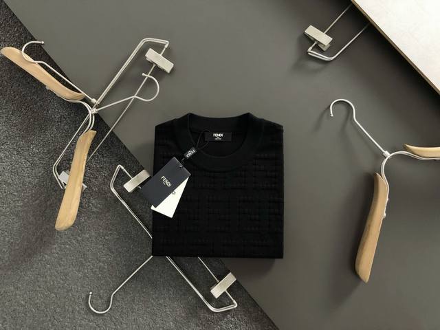 Fend*合身版型M-Xxxl 2025秋冬双F时尚百搭羊毛短袖，精致工艺专柜面料，顶级元素融合打造，经典短袖3标齐全，潮男时尚，无论是上身舒适度还是都是无可比