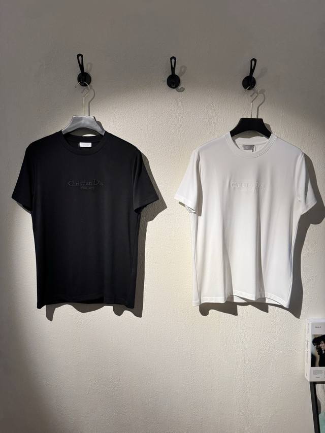 Cd 25秋冬新款男士莫代尔短袖.简单基础款.胸口3D立体绣花.本色设计.低调奢华.干净清爽简单大方.不限年龄的单品推荐 常规版型！定制客供300克莫代尔梳面料