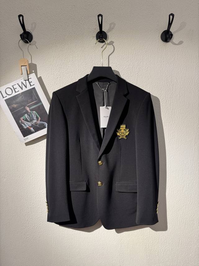 Celine 25Fw新品休闲西服外套皇室尊贵象征高级印度丝订制.外贸公司订单！独具匠心！实物触感更具有征服力.自带奢华高级感！颜值与实用性兼具.进口原版天眼四