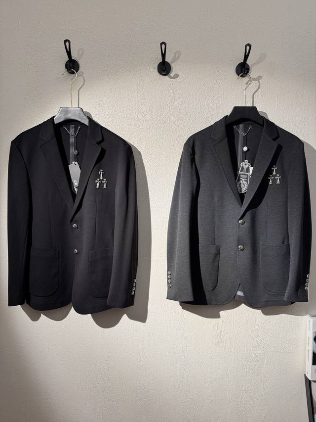 Chrome Hearts克罗心 25Fw新款西服外套大爆款来了外贸公司订单！精品克罗心十字原版五金标识.低调奢华！订制进口原版锦棉罗马面料，高科技无缝压胶工艺