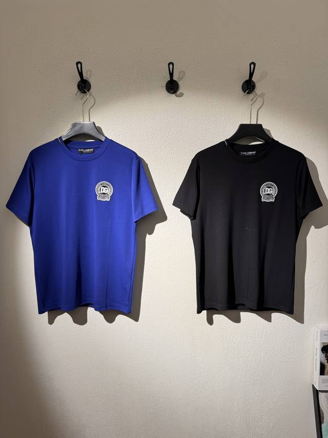 D&G 25秋冬男士莫代尔圆领短！经典推荐！优选300G莫代尔棉.婴儿的触碰感觉，入手必定回购！！！面料舒适柔软有着极致亲肤透气的穿着体验.....胸前经典Dg