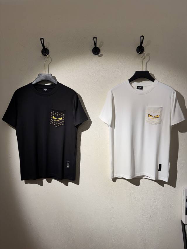 Fd 25秋冬新品莫代尔T恤.重工绣花款.经典小怪兽造型.立体绣花饱满立体.口袋设计简约大方.上身有型！采用300G莫代尔精梳棉面料，柔软细腻亲肤舒适.质感细腻