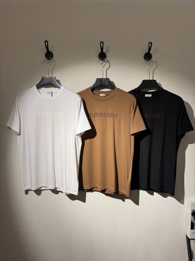好看好穿的永恒经典系列！Bbr系列新品莫代尔T恤.基础款字母T恤.轻奢款推荐！优选300G莫代尔面料.舒适柔软亲肤十足！胸前字母Logo采用发泡工艺.经典Bur