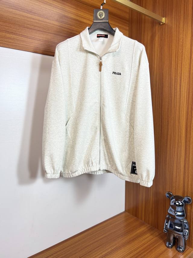 Prada 普拉达 2025年秋冬新品上新 三标齐全 开衫外套 好货不用过多介绍 看细节 专柜码数：M-Xxxl 175 140建议L