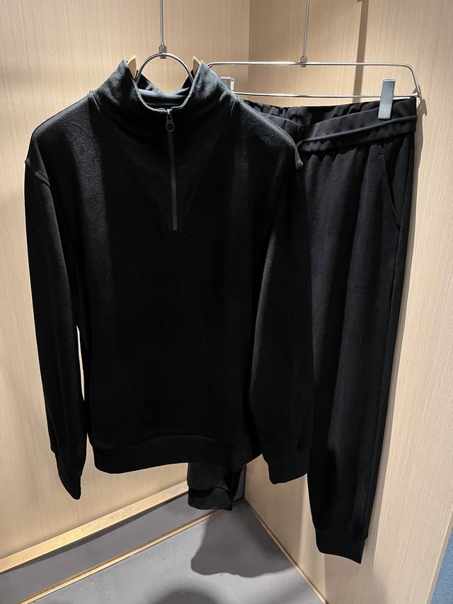 Loro piana诺悠翩雅 2025秋冬男士套装，最新的贸易订单全品相！！网红款！上身舒适透气，不僵硬，整体有着丰富的立体感，品质出口订单，定制专属纯棉面料剪