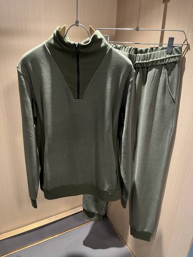 Loro piana诺悠翩雅 2025秋冬男士套装，最新的贸易订单全品相！！网红款！上身舒适透气，不僵硬，整体有着丰富的立体感，品质出口订单，定制专属纯棉面料剪