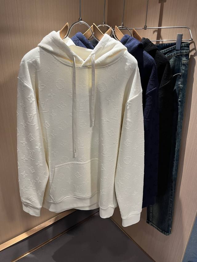 Louis Vuit*On 路易家族 2025秋冬新款Monogram系列！男女同款卫衣！路易家族的新高端，细节品质永远的那么完美无瑕，创意设计层出不穷。今年秋