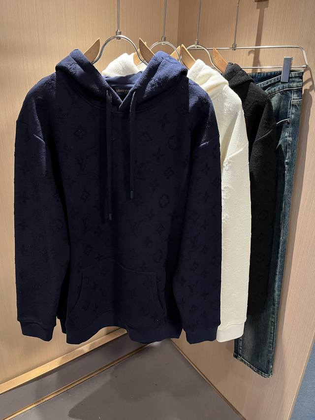 Louis Vuit*On 路易家族 2025秋冬新款Monogram系列！男女同款卫衣！路易家族的新高端，细节品质永远的那么完美无瑕，创意设计层出不穷。今年秋