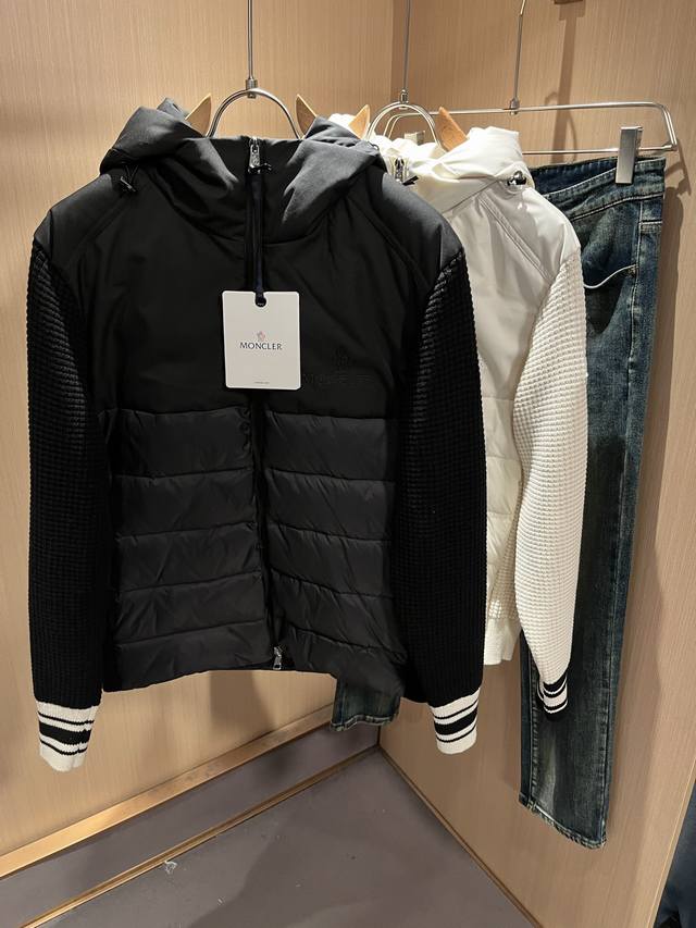 Monc*Ler蒙*口 2025秋冬经典羽绒针织拼接夹克外套，都市时尚休闲款！面料超软面料帅酷爆款夹克外套。时尚都市百搭款款，速干衣，水洗后快速脱水干爽，上身透