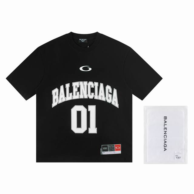 一首批.散单+10 巴黎世家Balenciaga2025新款短袖 材质:采用高版本300G双纱精梳棉 尺寸:S M L Xl 颜色:黑色 白色 款号:W2543