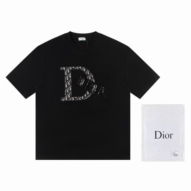 一首批.散单拿10 迪奥Dior*2025最新款短袖 材质:采用高版本300G双纱精梳棉 尺寸:S M L Xl 颜色:黑色 白色 款号:W2605