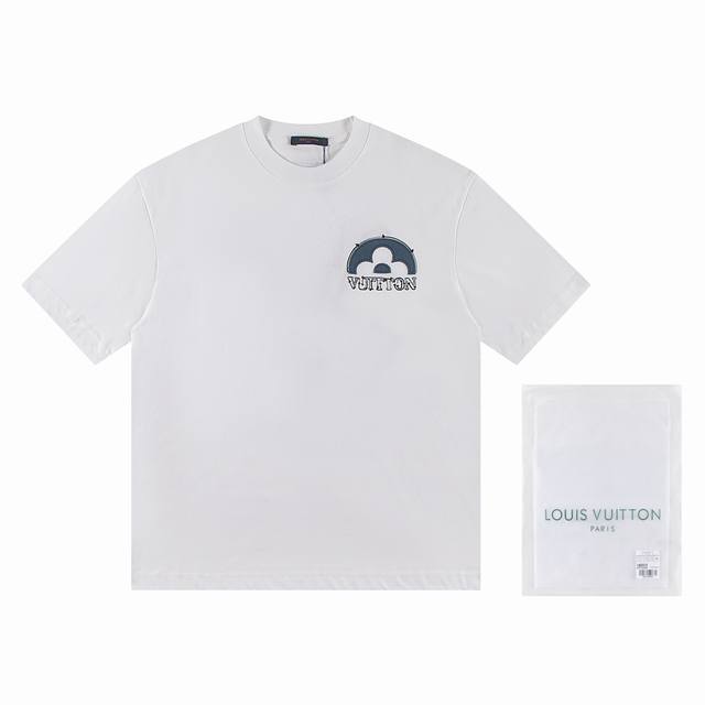 一首批.散单+10 Louis Vuitto*2025最新款短袖 材质:采用高版本300G双纱精梳棉 尺寸:S M L Xl 颜色:黑色 白色 款号:W2660