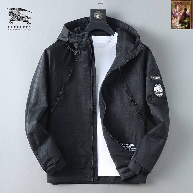 巴宝莉 2025开秋新款男士夹克外套，原单三标齐全高端版本！专柜定制面料 透气舒适度高，细节无可挑剔，品牌元素设计理念，专业代购级体现高品质。手感细腻柔软！呈现