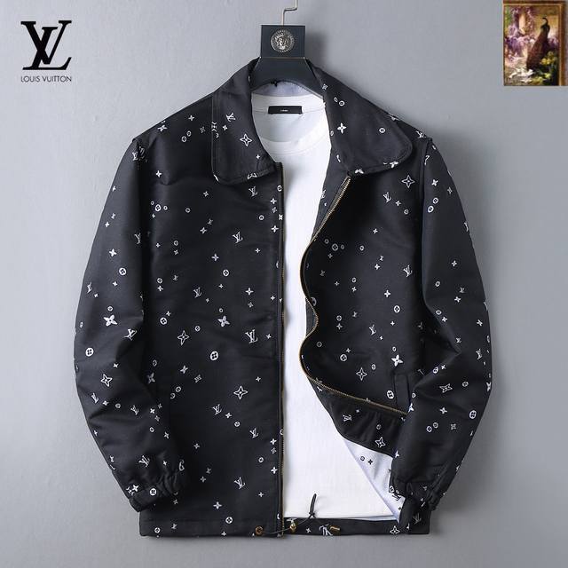 Lv 2025开秋新款男士夹克外套，原单三标齐全高端版本！专柜定制面料 透气舒适度高，细节无可挑剔，品牌元素设计理念，专业代购级体现高品质。手感细腻柔软！呈现休