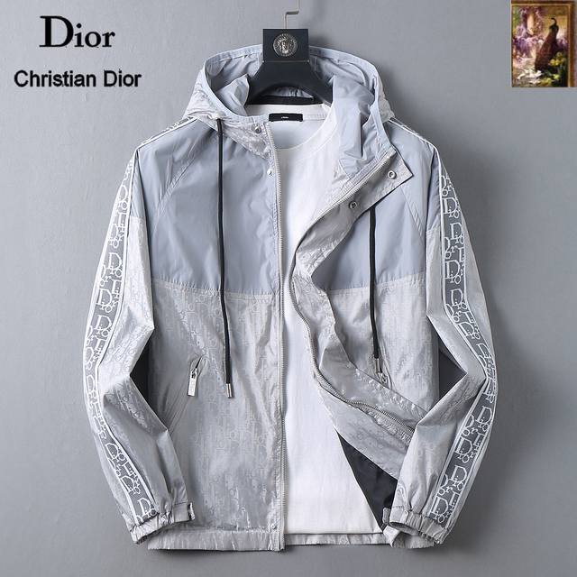 迪奥 2025开秋新款男士夹克外套，原单三标齐全高端版本！专柜定制面料 透气舒适度高，细节无可挑剔，品牌元素设计理念，专业代购级体现高品质。手感细腻柔软！呈现休