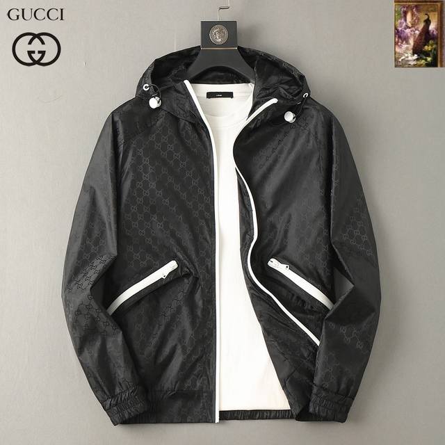 古奇 2025开秋新款男士夹克外套，原单三标齐全高端版本！专柜定制面料 透气舒适度高，细节无可挑剔，品牌元素设计理念，专业代购级体现高品质。手感细腻柔软！呈现休