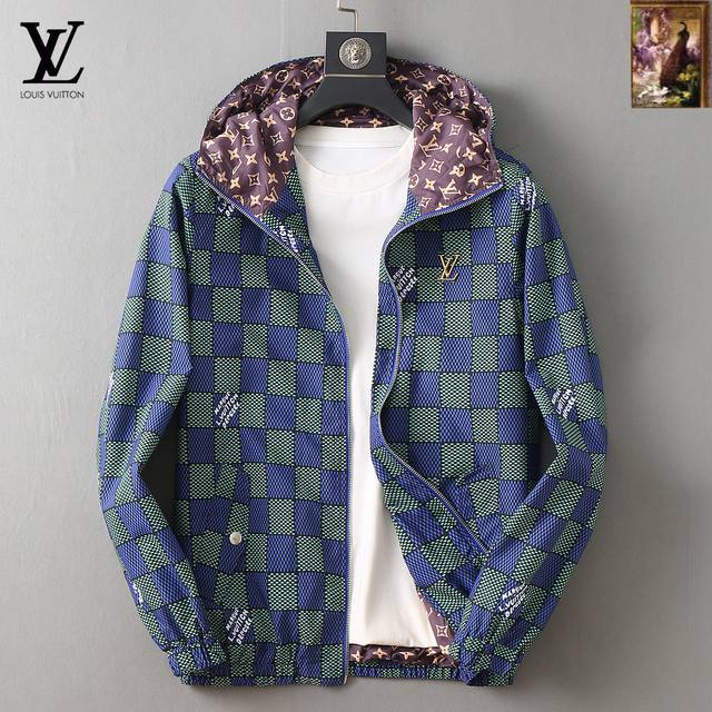 Lv 2025开秋新款男士夹克外套，原单三标齐全高端版本！专柜定制面料 透气舒适度高，细节无可挑剔，品牌元素设计理念，专业代购级体现高品质。手感细腻柔软！呈现休