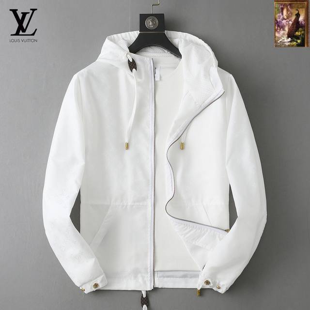 Lv 2025开秋新款男士夹克外套，原单三标齐全高端版本！专柜定制面料 透气舒适度高，细节无可挑剔，品牌元素设计理念，专业代购级体现高品质。手感细腻柔软！呈现休