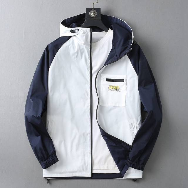 芬迪 双面穿，2025开秋新款男士夹克外套，原单三标齐全高端版本！专柜定制面料 透气舒适度高，细节无可挑剔，品牌元素设计理念，专业代购级体现高品质。手感细腻柔软