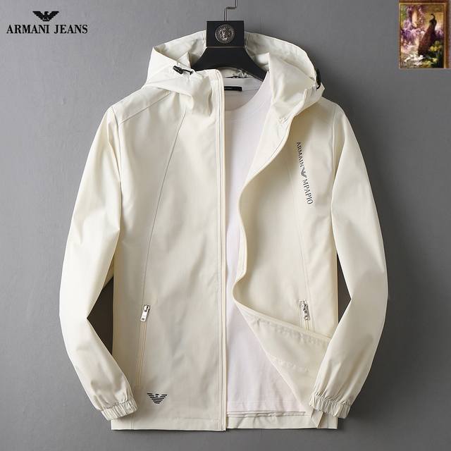 阿玛尼 2025开秋新款男士夹克外套，原单三标齐全高端版本！专柜定制面料 透气舒适度高，细节无可挑剔，品牌元素设计理念，专业代购级体现高品质。手感细腻柔软！呈现