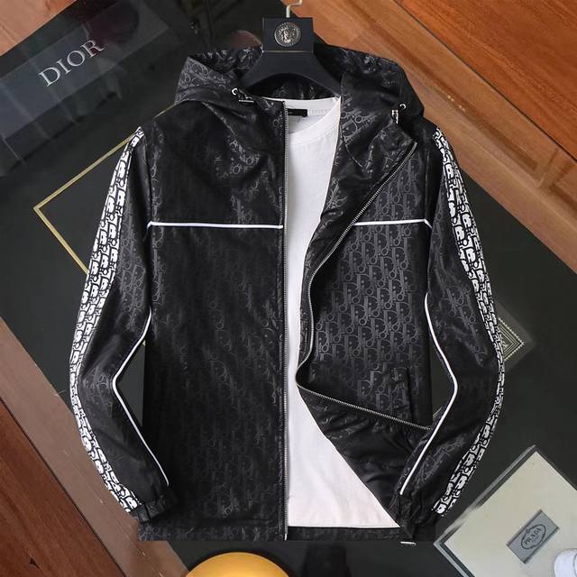 迪奥 官网同款！2025春秋新款男士夹克外套，原单三标齐全高端版本！专柜定制面料 透气舒适度高，细节无可挑剔，品牌元素设计理念，体现高品质。手感细腻柔软！呈现休