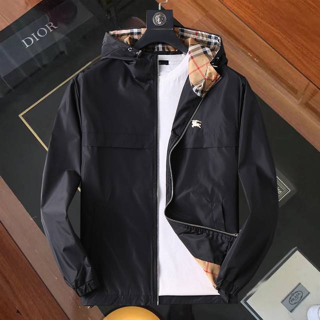 巴宝莉 官网同款！2025春秋新款男士夹克外套，原单三标齐全高端版本！专柜定制面料 透气舒适度高，细节无可挑剔，品牌元素设计理念，体现高品质。手感细腻柔软！呈现