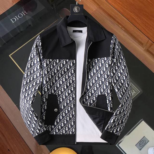 迪奥 官网同款！2025春秋新款男士夹克外套，原单三标齐全高端版本！专柜定制面料 透气舒适度高，细节无可挑剔，品牌元素设计理念，体现高品质。手感细腻柔软！呈现休