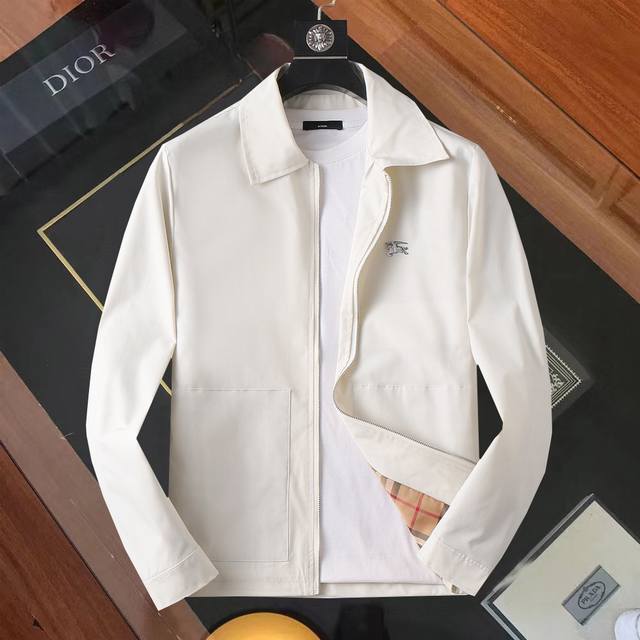 巴宝莉 官网同款！2025春秋新款男士夹克外套，原单三标齐全高端版本！专柜定制面料 透气舒适度高，细节无可挑剔，品牌元素设计理念，体现高品质。手感细腻柔软！呈现