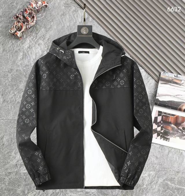 路易威登Lv 高品质2025春秋新款夹克外套，秀场新品品相非常完美，记忆面料舒适保暖，三标齐全，色泽饱满诱人，非常出彩的设计，轻松将时髦感进阶，做工极为考究严谨