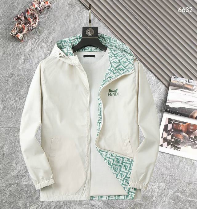 芬迪 高品质2025春秋新款夹克外套，秀场新品品相非常完美，记忆面料舒适保暖，三标齐全，色泽饱满诱人，非常出彩的设计，轻松将时髦感进阶，做工极为考究严谨，走线工