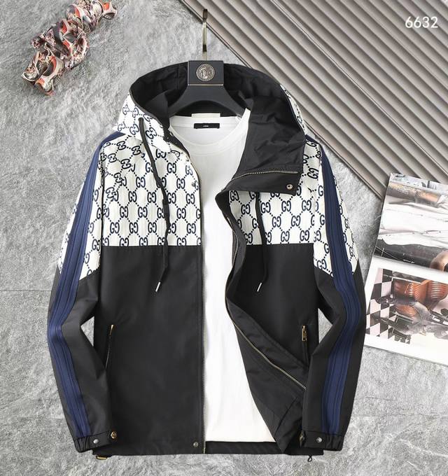 古驰 高品质2025春秋新款夹克外套，秀场新品品相非常完美，记忆面料舒适保暖，三标齐全，色泽饱满诱人，非常出彩的设计，轻松将时髦感进阶，做工极为考究严谨，走线工