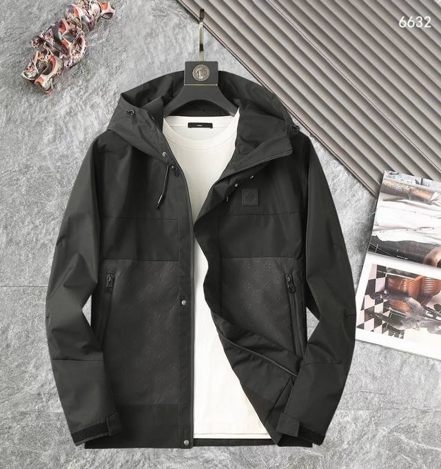 路易威登Lv 高品质2025春秋新款夹克外套，秀场新品品相非常完美，记忆面料舒适保暖，三标齐全，色泽饱满诱人，非常出彩的设计，轻松将时髦感进阶，做工极为考究严谨