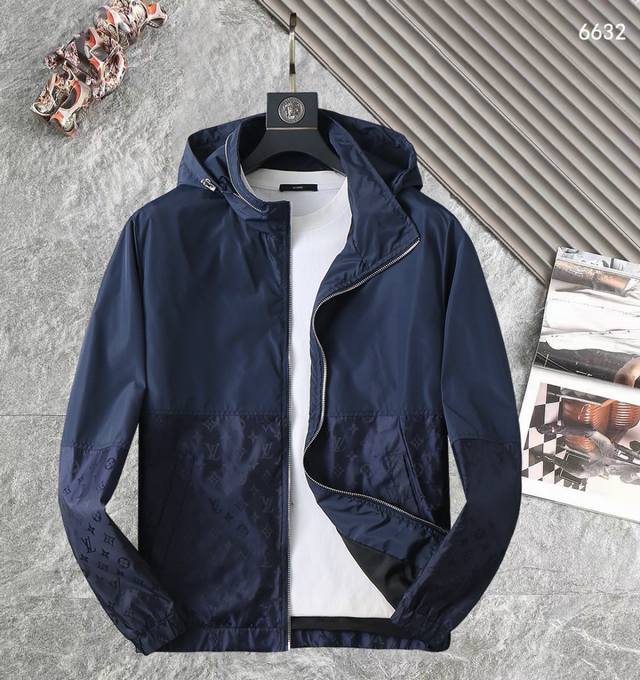 路易威登Lv 高品质2025春秋新款夹克外套，秀场新品品相非常完美，记忆面料舒适保暖，三标齐全，色泽饱满诱人，非常出彩的设计，轻松将时髦感进阶，做工极为考究严谨