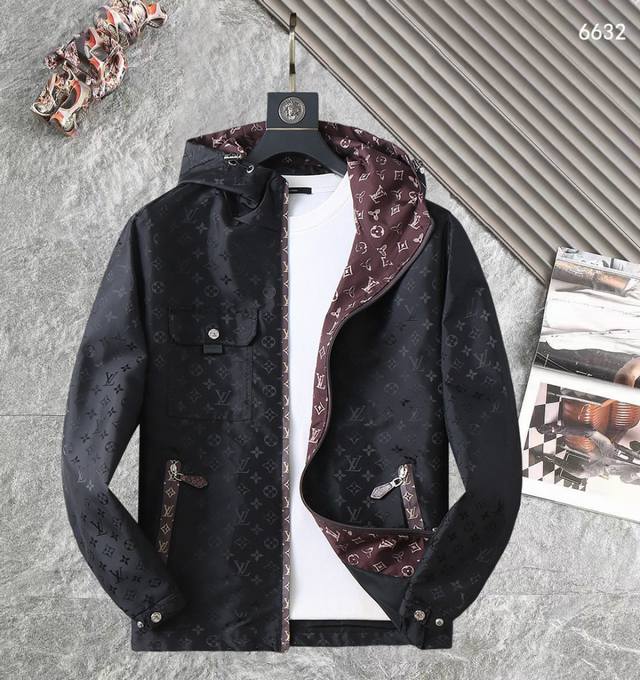 路易威登Lv 高品质2025春秋新款夹克外套，秀场新品品相非常完美，记忆面料舒适保暖，三标齐全，色泽饱满诱人，非常出彩的设计，轻松将时髦感进阶，做工极为考究严谨