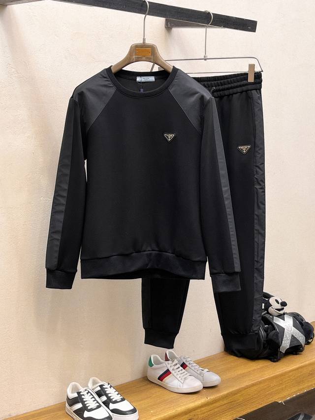 prada 普拉达 爆款套装来袭 专注官网原版 2025全新爆款圆领卫衣套装 原单狠货倾注顶级设计师的精心之作 就为一个贴合、完美的上身效果 全天然优质天丝罗马