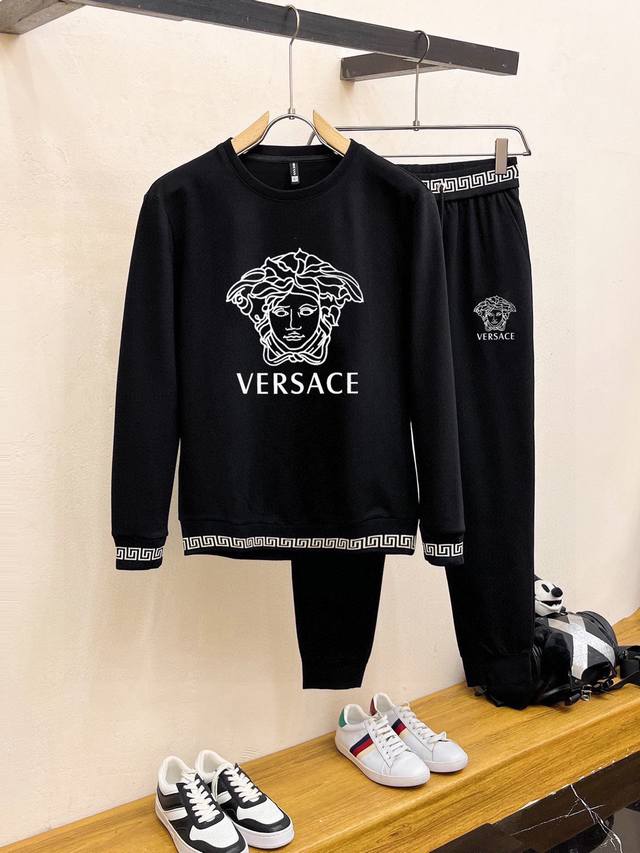 Versace 范思哲 爆款套装来袭 专注官网原版 2025全新爆款圆领卫衣套装 原单狠货倾注顶级设计师的精心之作 就为一个贴合、完美的上身效果 全天然优质天丝