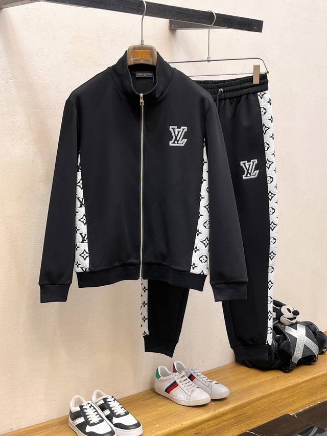 Lv路易威登 爆款套装来袭 专注官网原版 2025全新爆款开衫卫衣套装 原单狠货倾注顶级设计师的精心之作 就为一个贴合、完美的上身效果 全天然优质天丝罗马棉10