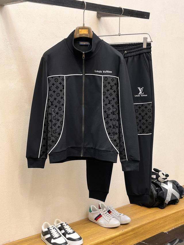 Lv路易威登 爆款套装来袭 专注官网原版 2025全新爆款开衫卫衣套装 原单狠货倾注顶级设计师的精心之作 就为一个贴合、完美的上身效果 全天然优质天丝罗马棉10