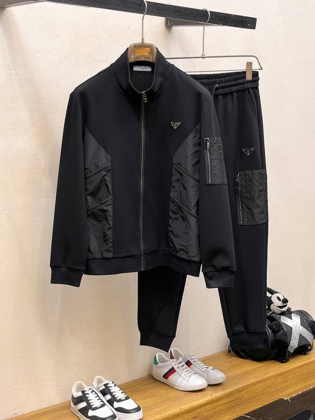 prada普拉达 爆款套装来袭 专注官网原版 2025全新爆款开衫卫衣套装 原单狠货倾注顶级设计师的精心之作 就为一个贴合、完美的上身效果 全天然优质天丝罗马棉