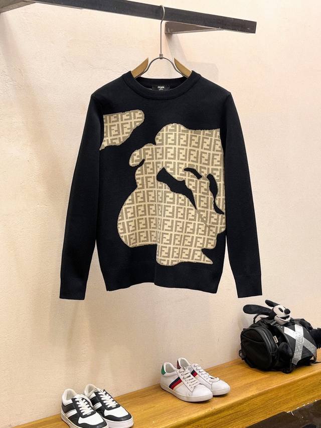 Fendi 芬迪 秋冬经典圆领套头羊毛衫，全品相！！！羊毛混纺面料，2025最新款 黄金比例！！修身款软黄金 百搭实用型的单品，搭配及实用性强大到天际，简洁大方