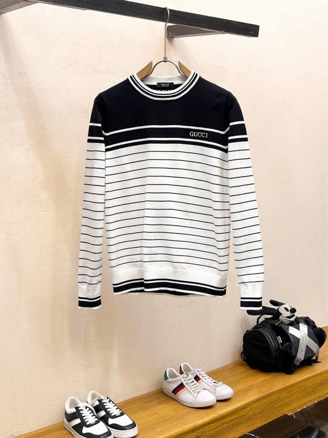 Gucci 古奇 秋冬经典圆领套头羊毛衫，全品相！！！羊毛混纺面料，2025最新款 黄金比例！！修身款软黄金 百搭实用型的单品，搭配及实用性强大到天际，简洁大方