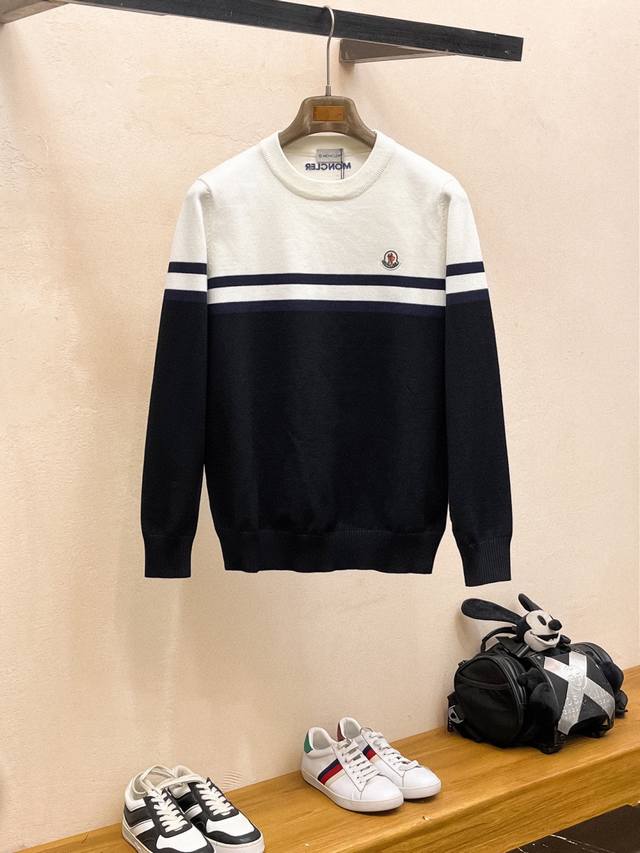 Moncler 蒙口 秋冬经典翻领羊毛衫，全品相！！！羊毛混纺面料，2025最新款 黄金比例！！修身款软黄金 百搭实用型的单品，搭配及实用性强大到天际，简洁大方