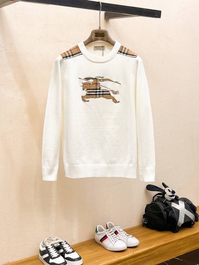 Burberry 巴宝莉 秋冬经典翻领羊毛衫，全品相！！！羊毛混纺面料，2025最新款 黄金比例！！修身款软黄金 百搭实用型的单品，搭配及实用性强大到天际，简洁