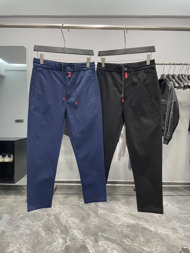Kiton25Fw秋冬新款密织斜纹棉布抽绳休闲裤，男士经典红色标签装饰时尚百搭休闲长裤九分裤！贸易公司渠道稀出，领先官网发售！Kiton新款休闲裤以其顶级的面料