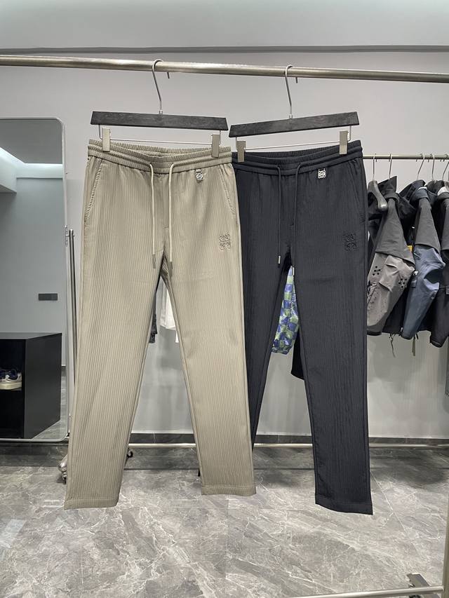 Loe25Fw早秋新款立体竖条纹抽绳休闲裤，男士金属徽标吊坠时尚百搭直筒休闲长裤！贸易公司渠道稀出，领先官网发售！总有一些单品能凭借独特的设计与卓越的品质脱颖而