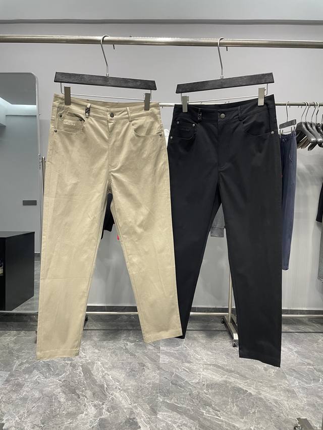 Ez25Fw秋冬新款高密度斜纹棉质直筒休闲裤，男士口袋刺绣标识时尚百搭休闲长裤九分裤！贸易公司渠道稀出，同步官网发售！在当今这个追求个性与品质的时尚时代，一条既