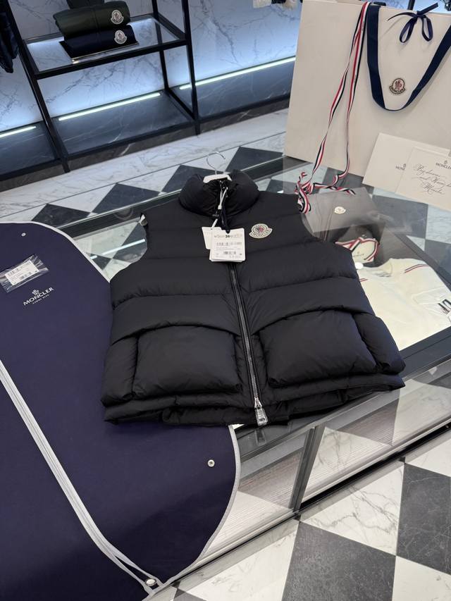 Moncler X Christopher Raxxy 明星同款男女款 3D绗缝拉链羽绒马甲.更多细节实拍.