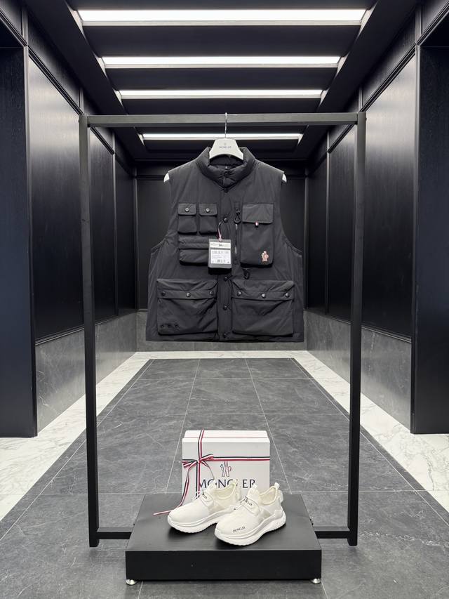 特级羽绒Moncler Grenoble Tongass羽绒户外马甲.高端黑标系列.原厂替换面料.特级鹅颈绒填充. 出厂标配全套柜台礼盒包装.升级原版磁吸礼盒.