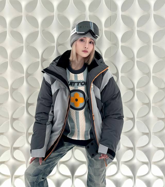 上身效果｜Louis Vuitton Lv 秋冬新款Ski滑雪系列灰色潮流长袖连帽拉链羽绒服.男女上身都好看.