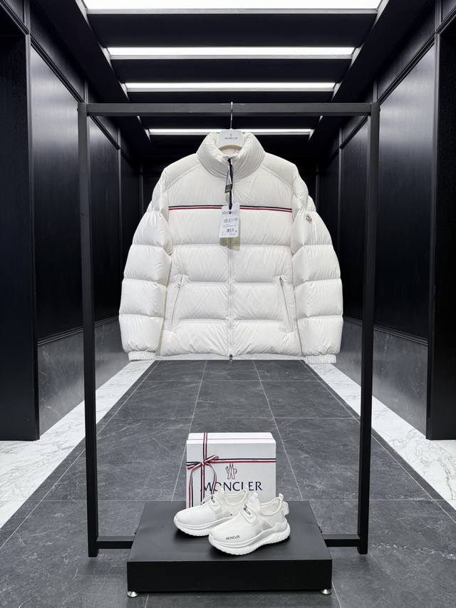 特级羽绒Moncler 2025新款Bouvaque条纹刺绣立领羽绒服.原版购入开发.鹅绒填充.原厂替换面料原厂配套五金. 出厂标配全套柜台礼盒包装. 原版机盒